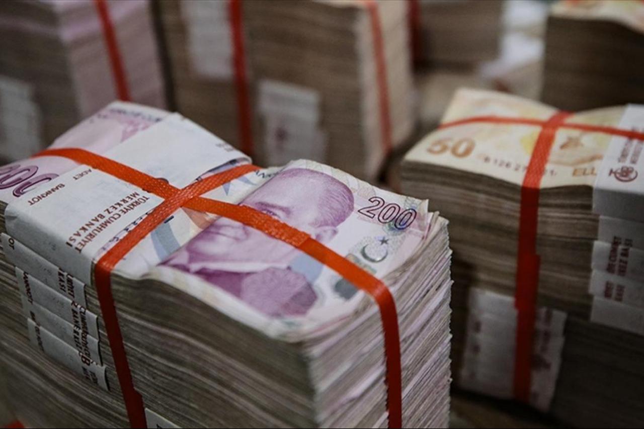File photo shows bundles of Turkish lira banknotes stacked with red bands. (AA Photo)