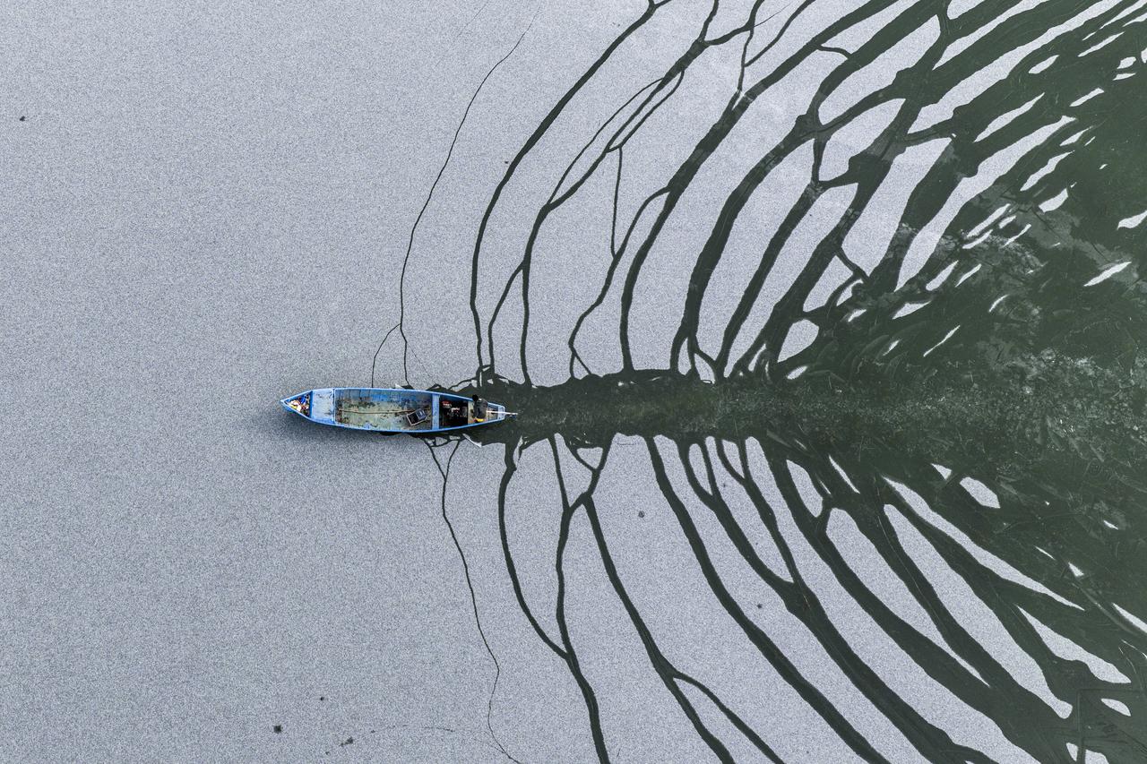 Beysehir Lake freezes over: Winter puts life on the lake to the test