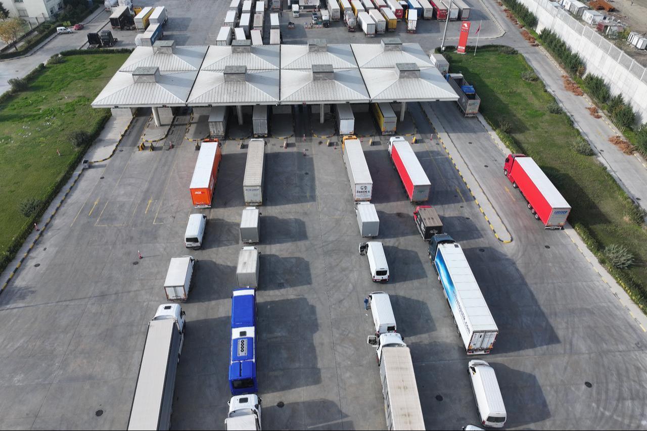 Farmer protests in Greece closed the Kipi Border Gate to heavy vehicles, redirecting trucks from Ipsala to Kapikule and Hamzabeyli, and causing congestion at the Kapikule Truck Park on Dec. 4, 2025. (AA Photo)