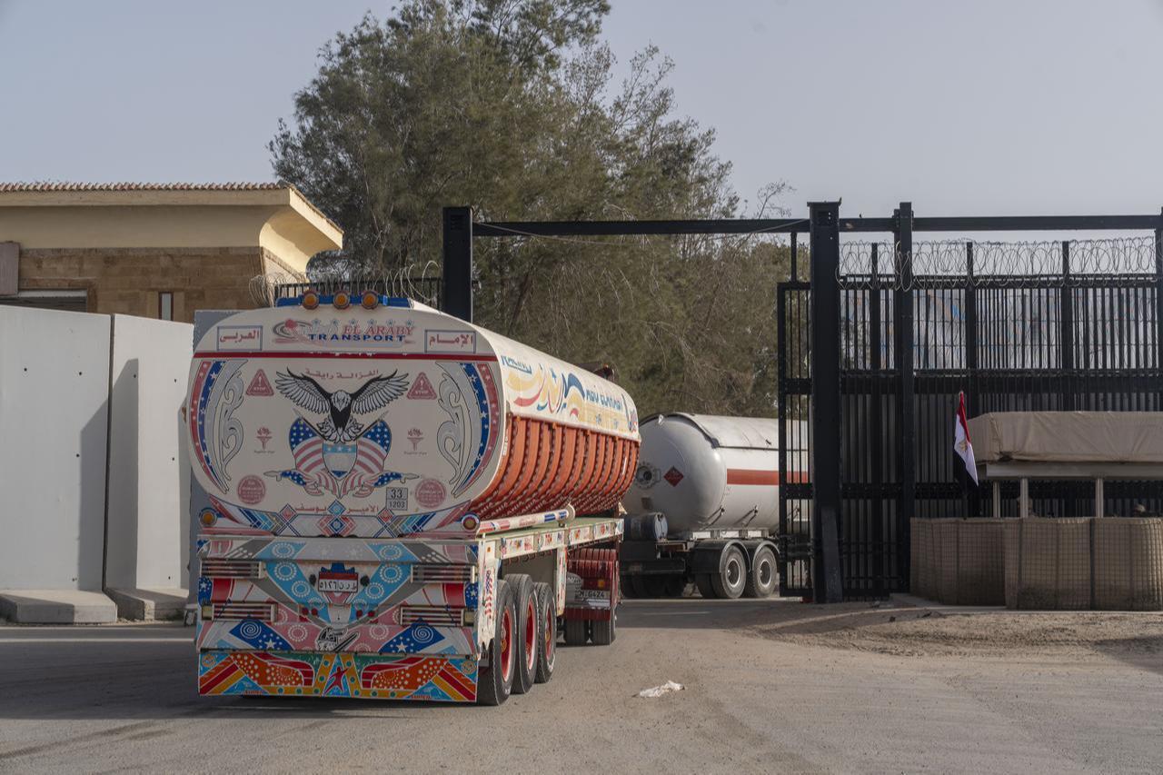 Trucks carrying humanitarian aid sent to Gaza arrive at the Rafah Border Crossing after departing from Egypt’s Port of Arish on January 27, 2026. (AA Photo)