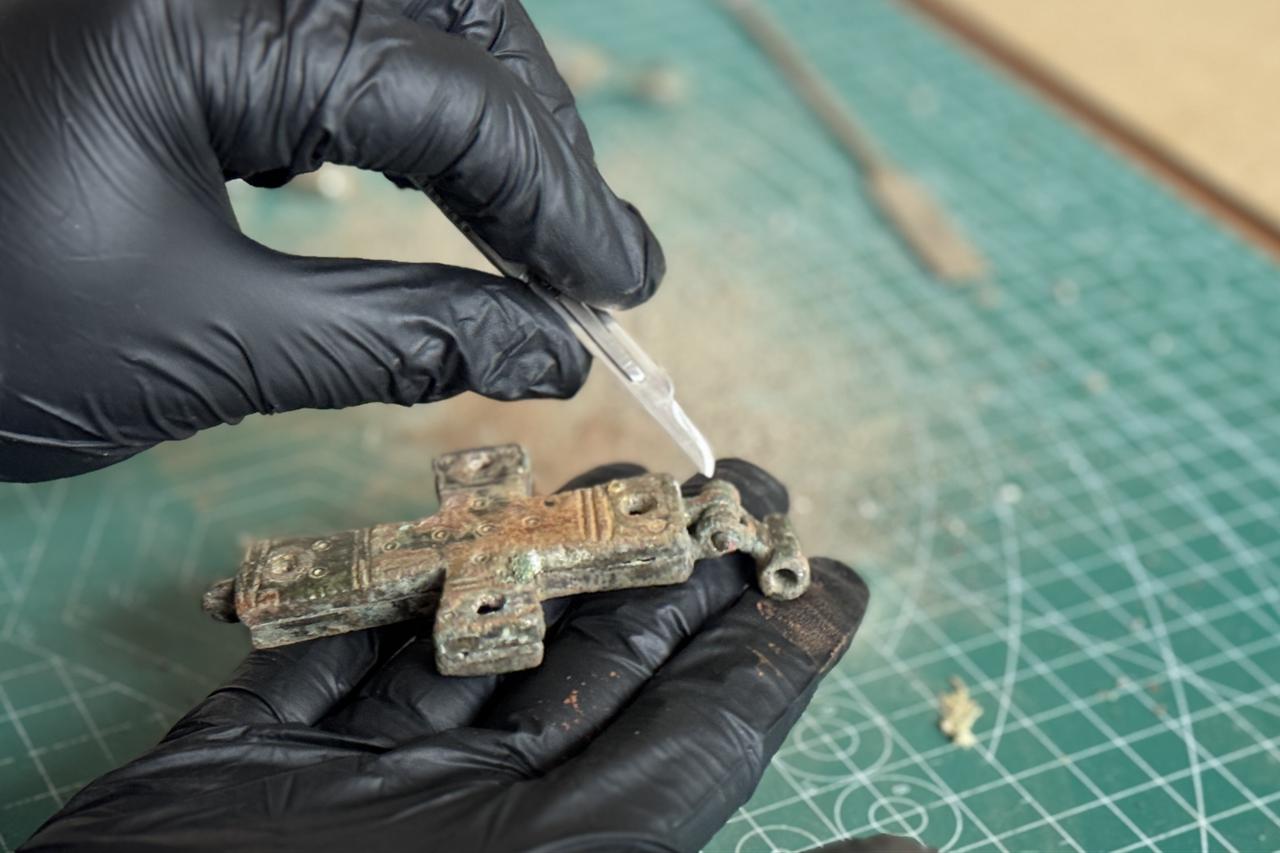 Sealed medieval cross restored after rare intact discovery in central Türkiye