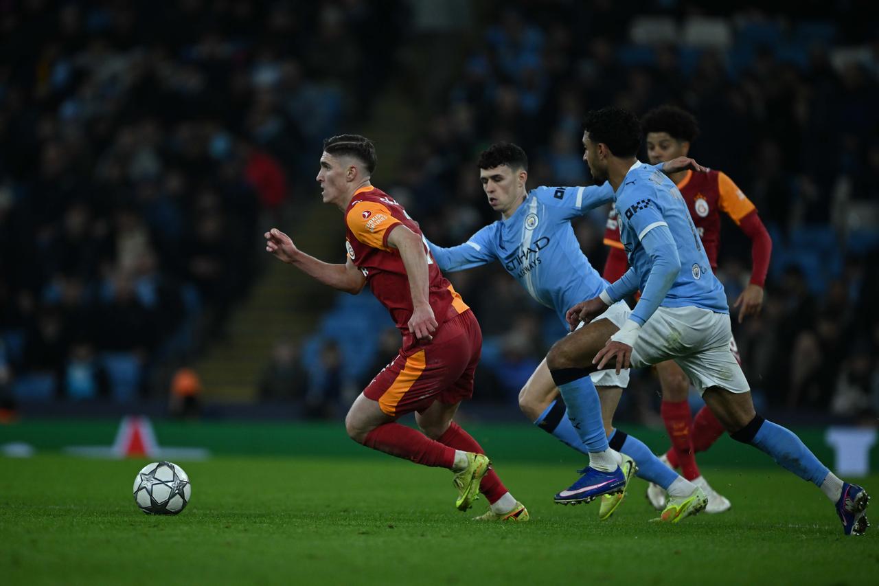 Galatasaray player Sallai (L) in action against his opponent during the UEFA Champions League Matchday 8 match against Manchester City at Etihad Stadium in Manchester, United Kingdom, on January 28, 2026. (AA Photo)