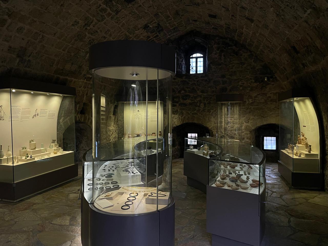 A general interior view of the Marmaris and Arounds Hall at Marmaris Museum, where artifacts are displayed inside modern showcases beneath the vaulted stone ceiling of Marmaris Castle in Mugla, Türkiye, Jan. 27, 2026. (Photo by Koray Erdogan/Türkiye Today)