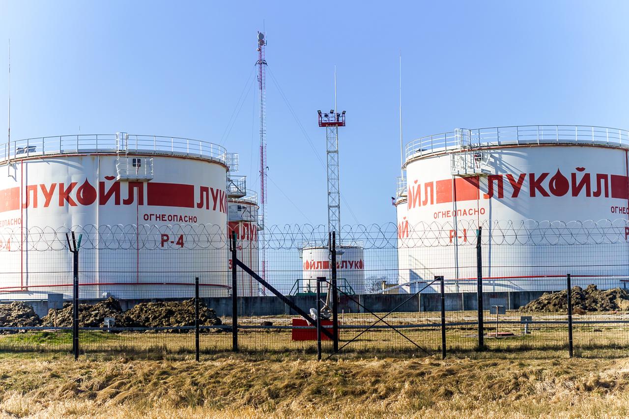 Lukoil agrees to sell overseas assets to US firm Carlyle