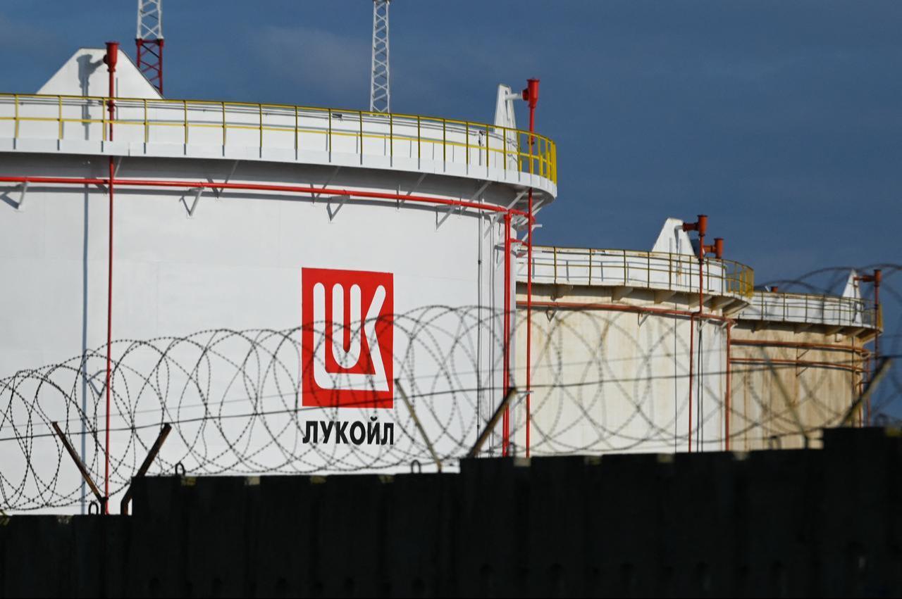 Lukoil fuel storage tanks at Rosenets Port terminal near the city of Burgas in Bulgaria, March 17, 2022. (AFP Photo)