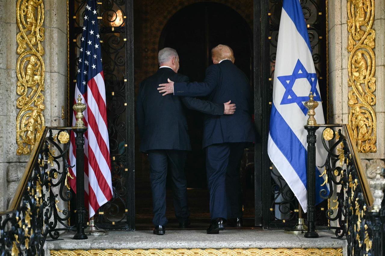 US President Donald Trump (R) and Israeli Prime Minister Benjamin Netanyahu (L) walk inside after Netanyahu arrived at Trump’s Mar-a-Lago residence in Palm Beach, Florida, on December 29, 2025. (AFP Photo)