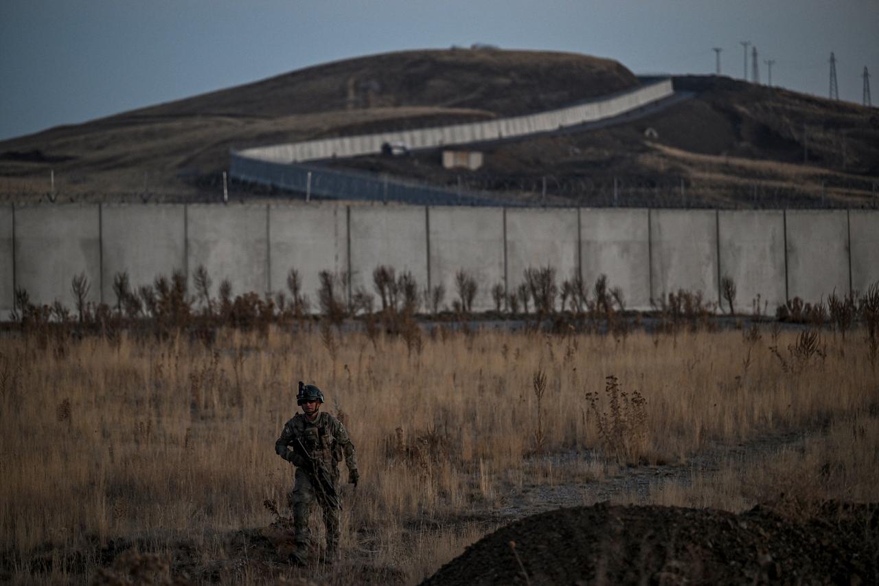 Türkiye prepares for worst along borders if US strikes Iran