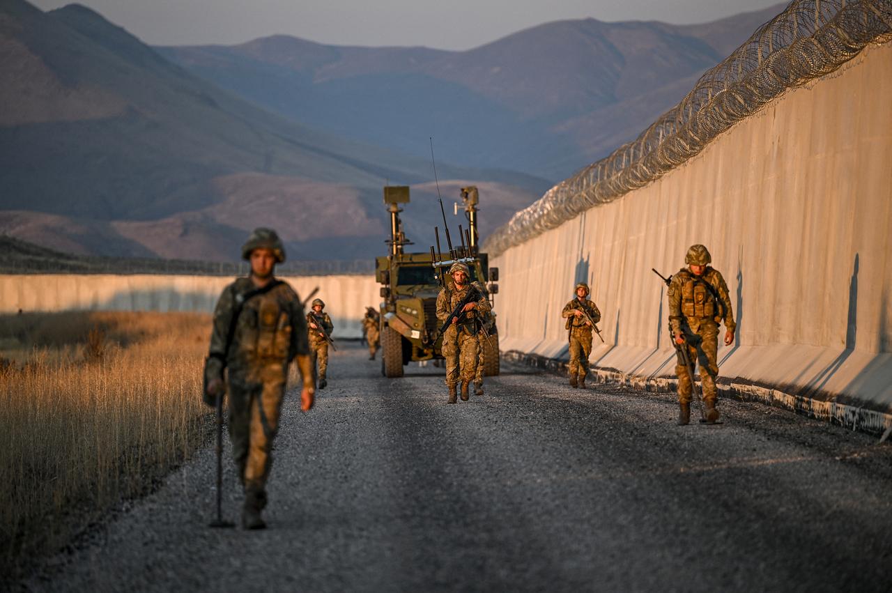 Turkish soldiers patrol near the border wall between Türkiye and Iran in the Van Province, eastern Türkiye, on November 1, 2024. (AFP Photo)