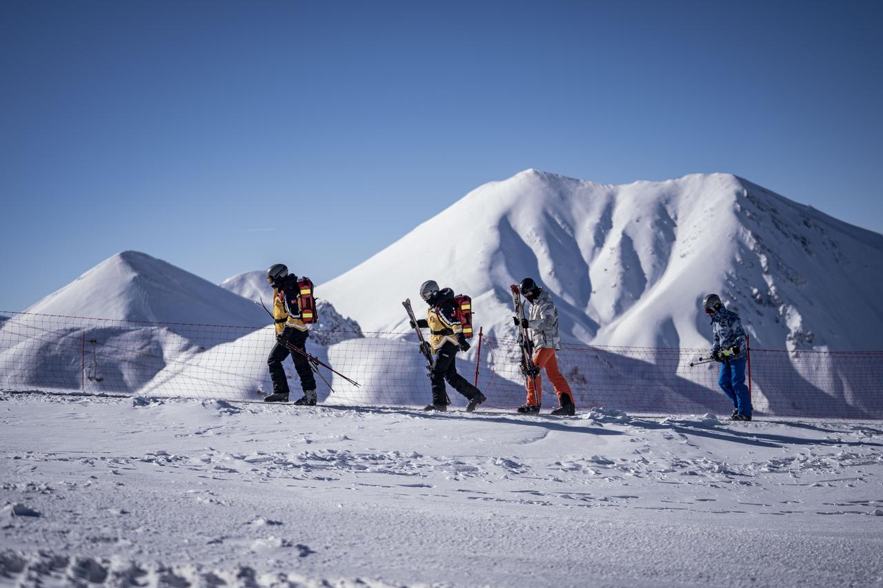 A ski-equipped emergency medical team are seen on duty at Palandoken Ski Center on Dec. 30, 2025 in Erzurum, Türkiye. (AA Photo)