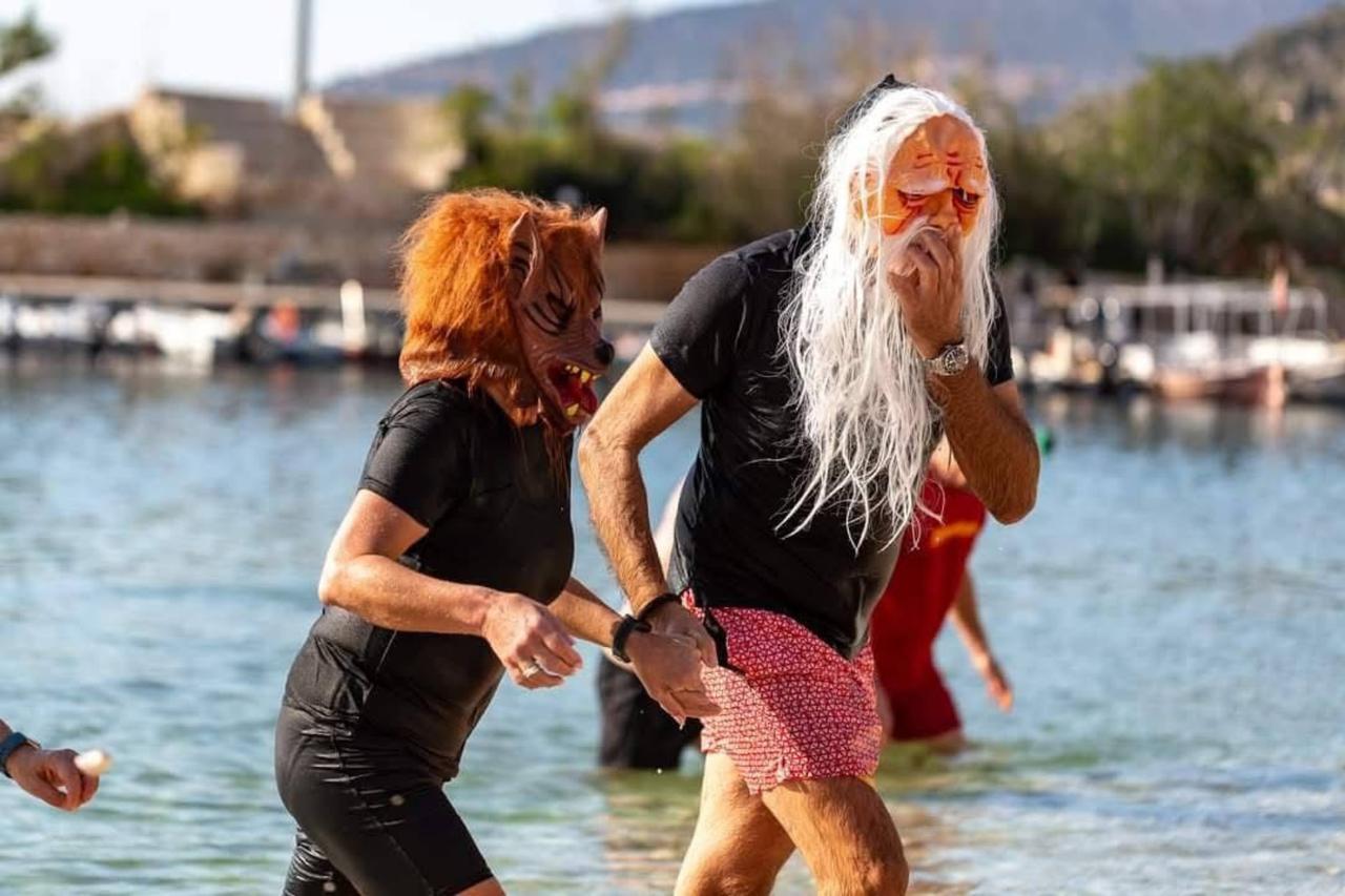 British expatriates mark New Year with colorful swim in Antalya