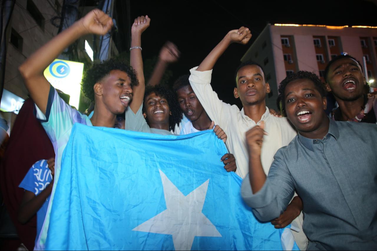 A group of Somalis, carrying Somali flags and chanting slogans against Israeli Prime Minister Benjamin Netanyahu and Israel in Mogadishu, Dec. 28, 2025. (AA Photo)