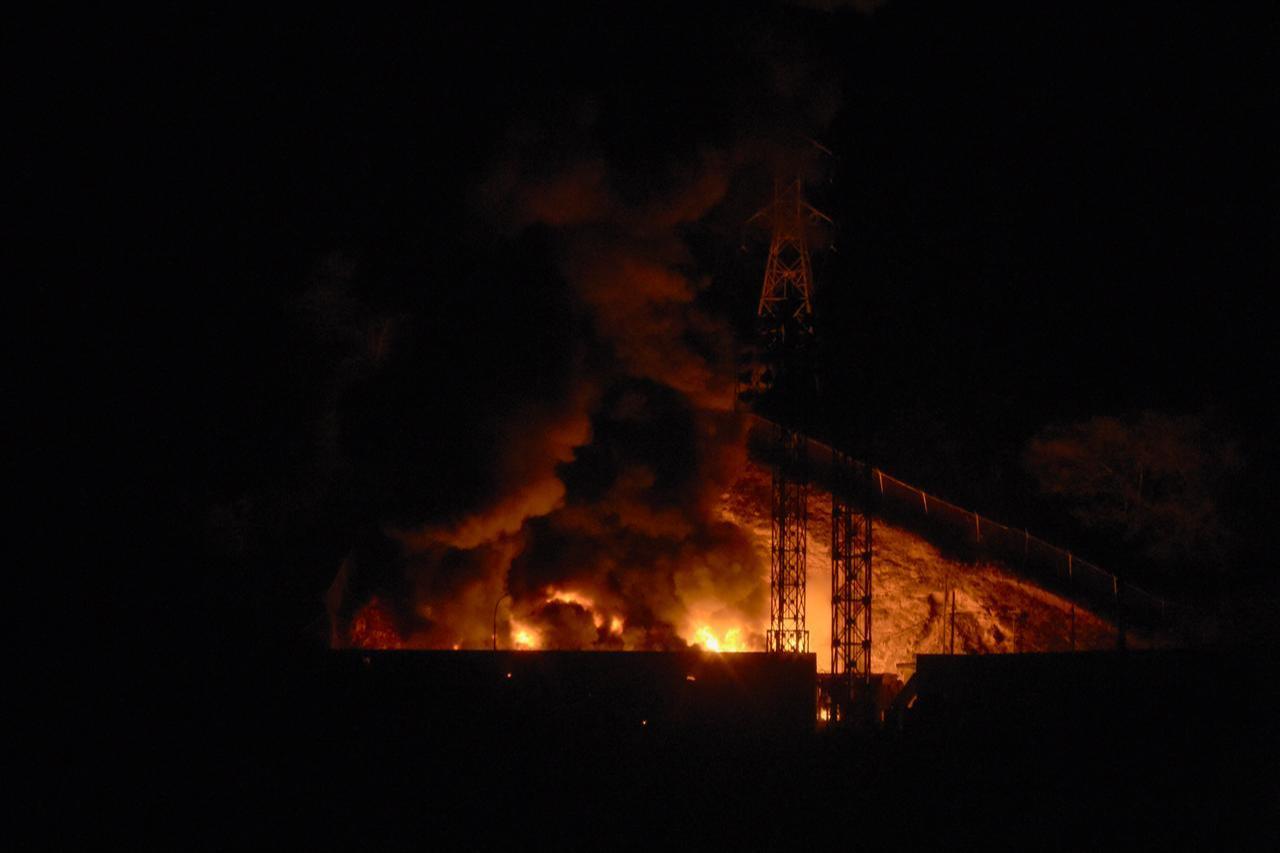 Picture of fire at Fuerte Tiuna, Venezuelas largest military complex, after a series of explosions in Caracas on Jan. 3, 2026. (AFP Photo)