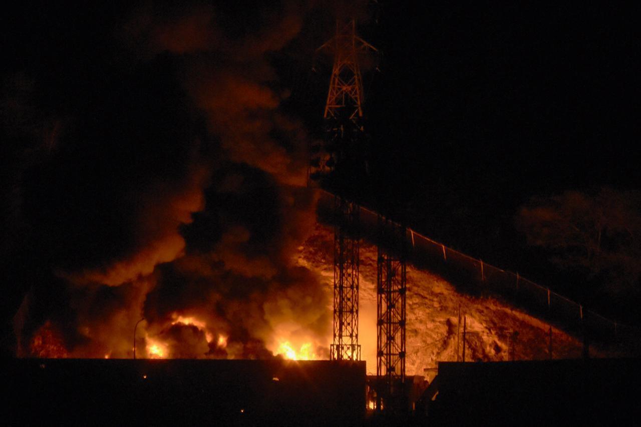 Picture of fire at Fuerte Tiuna, Venezuelas largest military complex, after a series of explosions in Caracas on January 3, 2026. (AFP Photo)