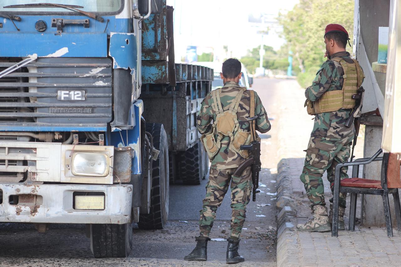 Members of the security forces man a checkpoint in Aden, where the internationally recognised government is based, on December 31, 2025. (AFP Photo)