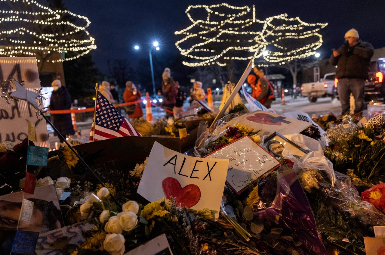 People visit a makeshift shrine at the site where Alex Pretti was killed in Minneapolis, Minnesota, United States, January 29, 2026. (AFP Photo)