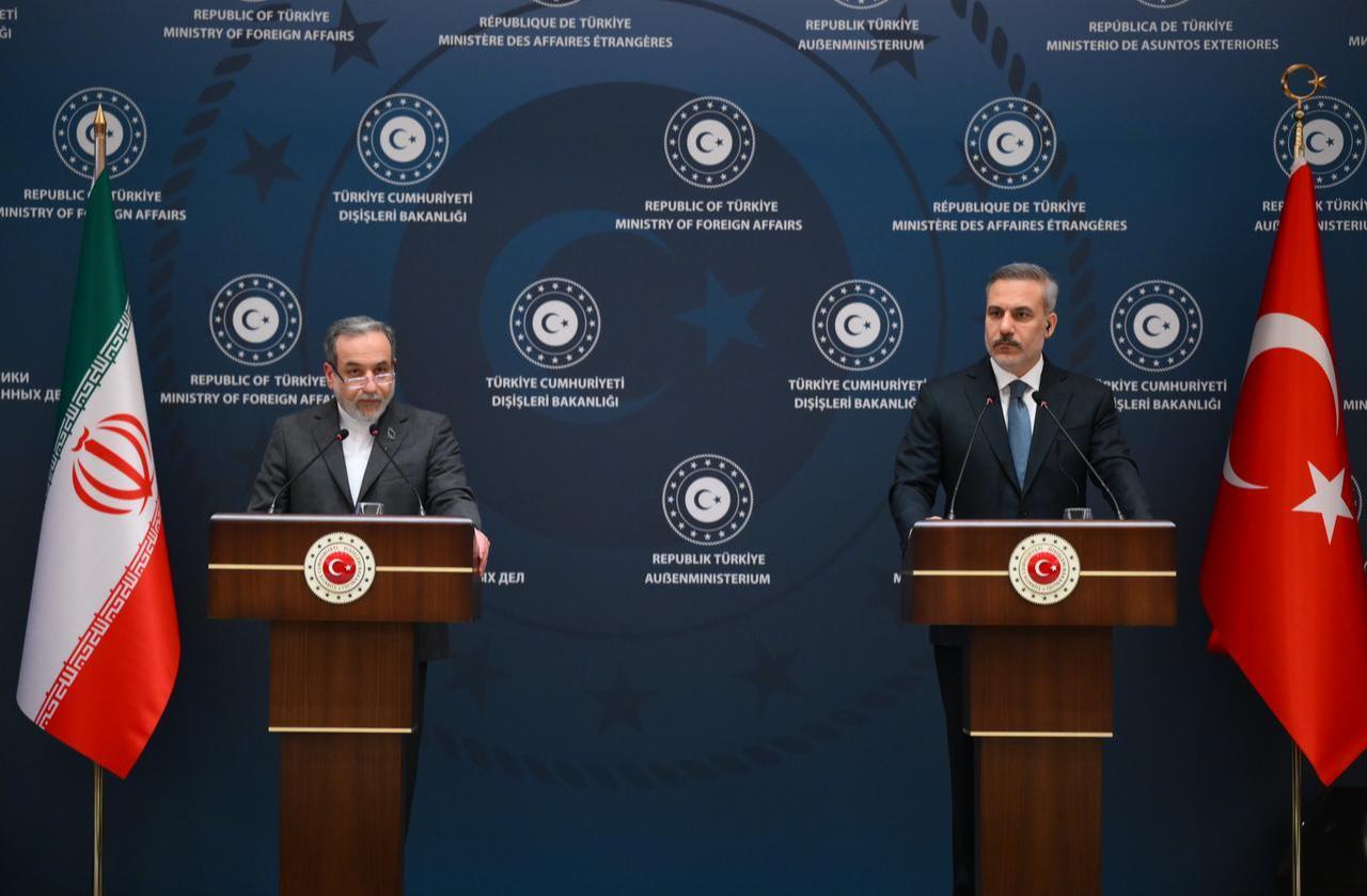 Turkish Foreign Minister Hakan Fidan (R) and Iranian Foreign Minister Abbas Araghchi hold a joint press conference in Istanbul, Türkiye, January 30, 2026. (AA Photo)