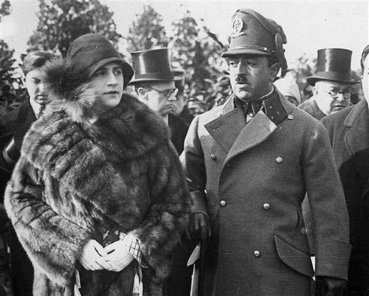 Amanullah and his wife, Queen Soraya. (Image via thathistorynerd.com)