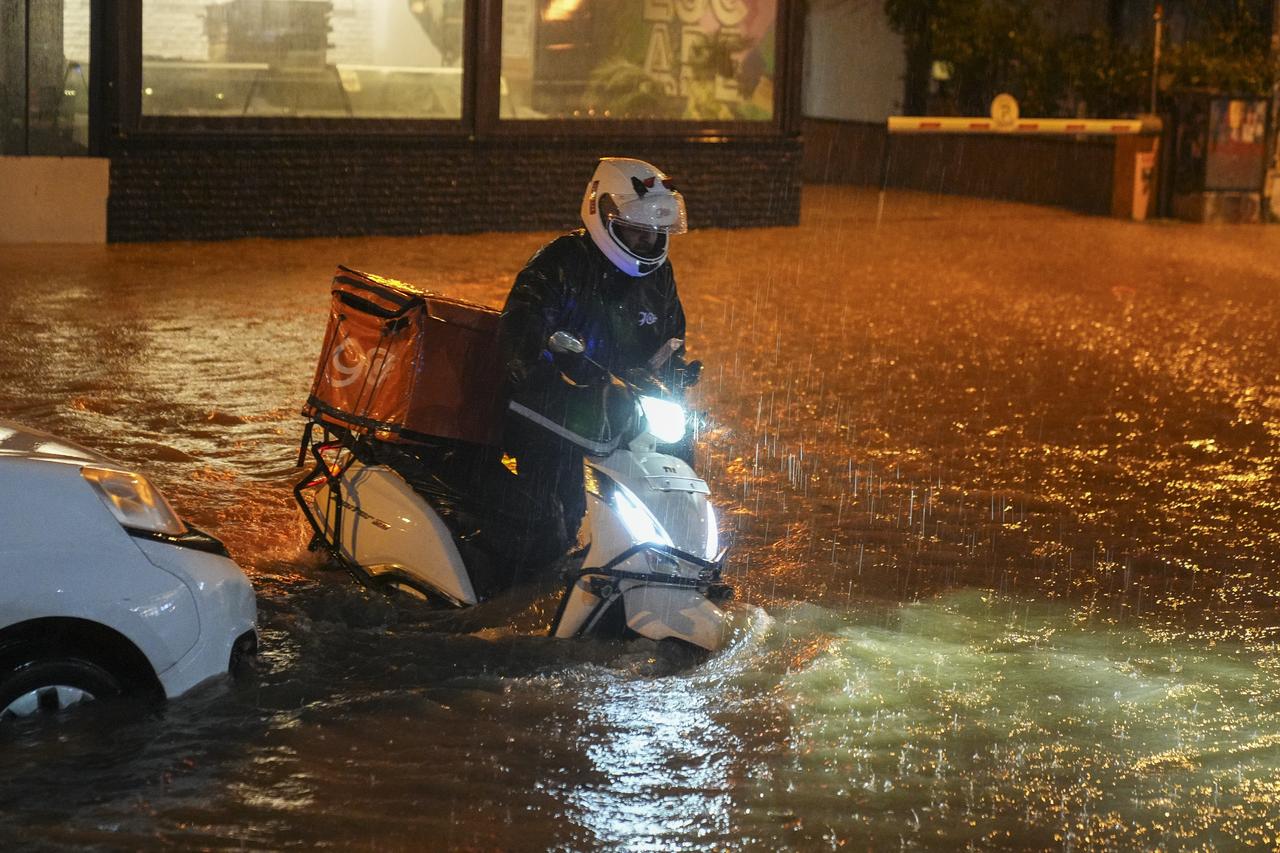 Severe storms flood Izmir streets, knock out water to three districts