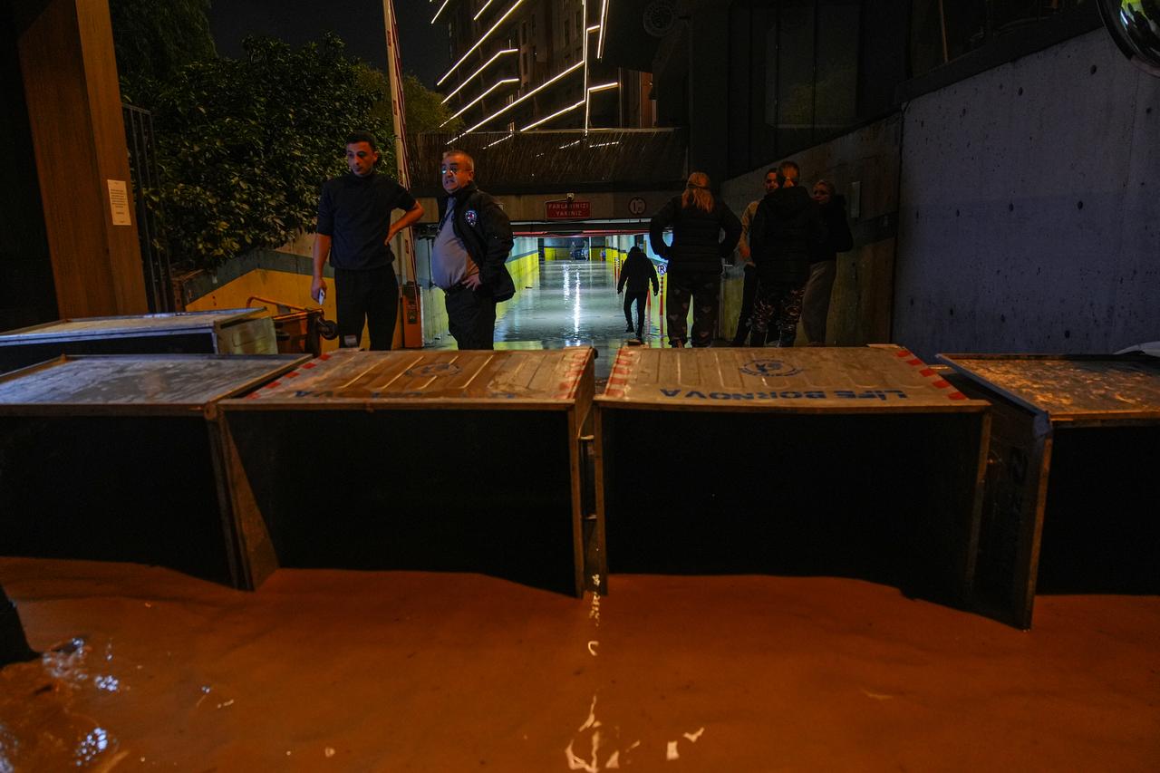 Police and emergency personnel respond to flooding in downtown as businesses deploy barriers to protect storefronts from rising waters in Izmir, Türkiye on Jan. 29, 2026. (AA Photo)
