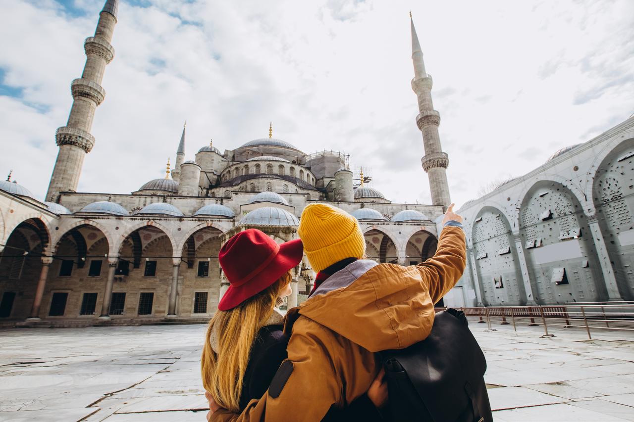 Türkiye’s tourism revenue hits record as 2025 visitors top 63M