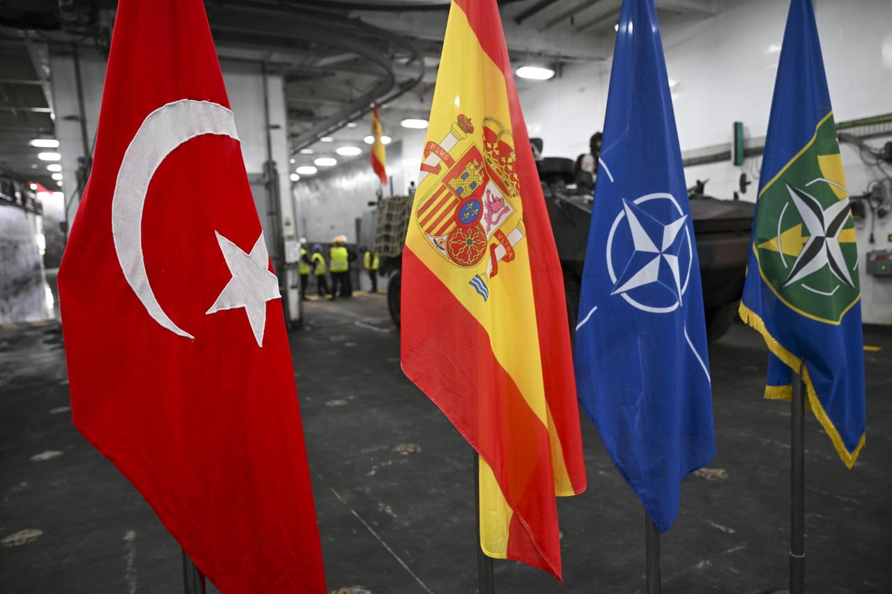 Türkiye won’t base national security on ‘single alliance’: Defense Minister