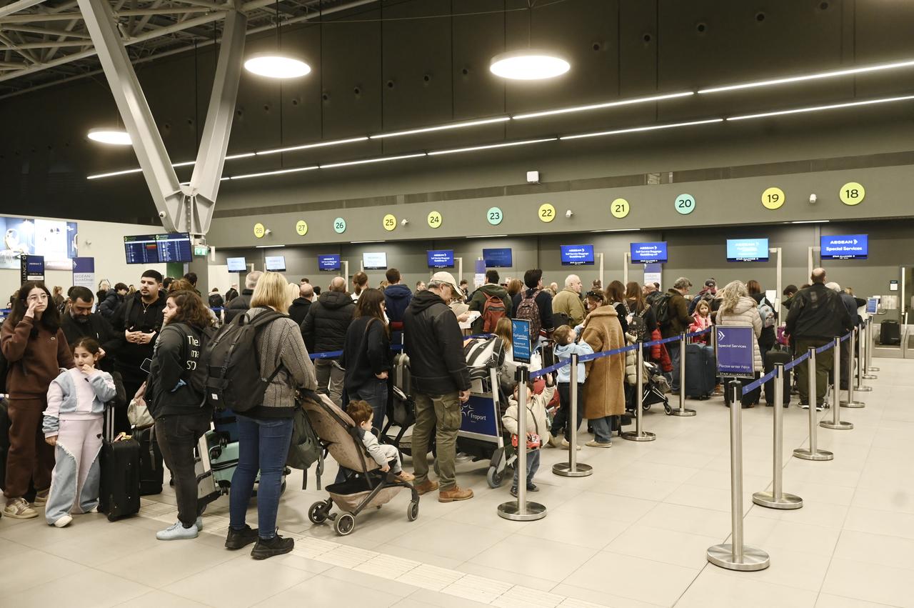 Passengers wait at the Thessaloniki Airport "Makedonia" amidst disruption in flights across Greece linked to a technical problem at the Athens Flight Information Region (FIR), in Thessaloniki, Greece on Jan. 4, 2026. (AFP Photo)