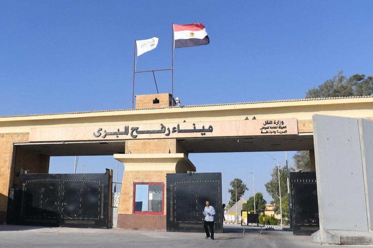 The flag of Egypt sways in the wind on the Egyptian side of the Rafah Border Crossing with the Gaza Strip on September 9, 2024. (AFP Photo)