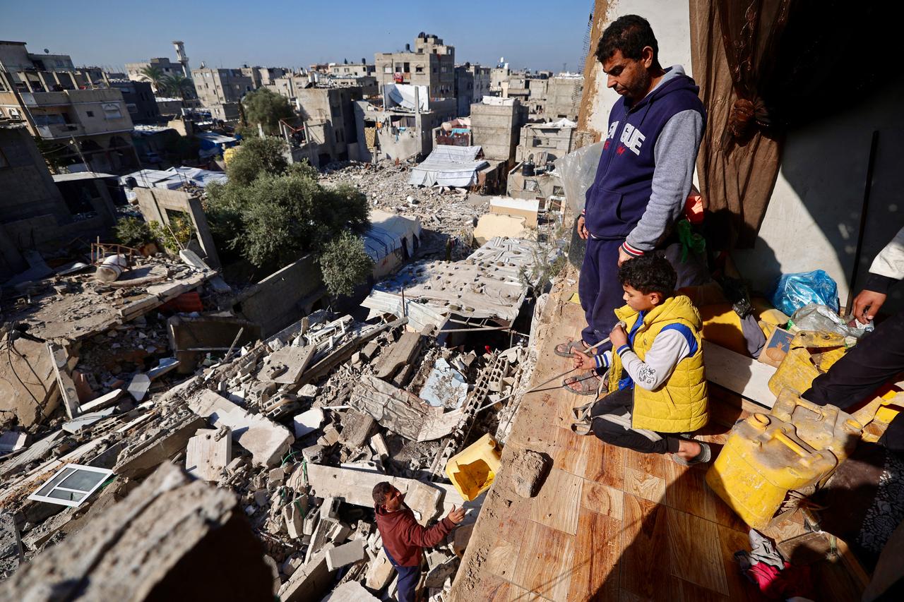 Palestinians look for their belongings amid the debris of a collapsed house that was previously damaged by an Israeli strike, at the Maghazi refugee camp in the central of Gaza Strip on Jan. 5, 2026. (AFP Photo)