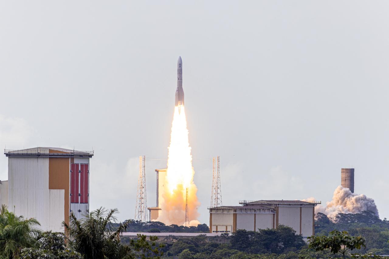 Take-off of the European Space Agency (ESA) satellite launcher Ariane 6 rocket from its launch pad, at the Guiana Space Centre in Kourou, French Guiana, July 9, 2024. (AFP Photo)