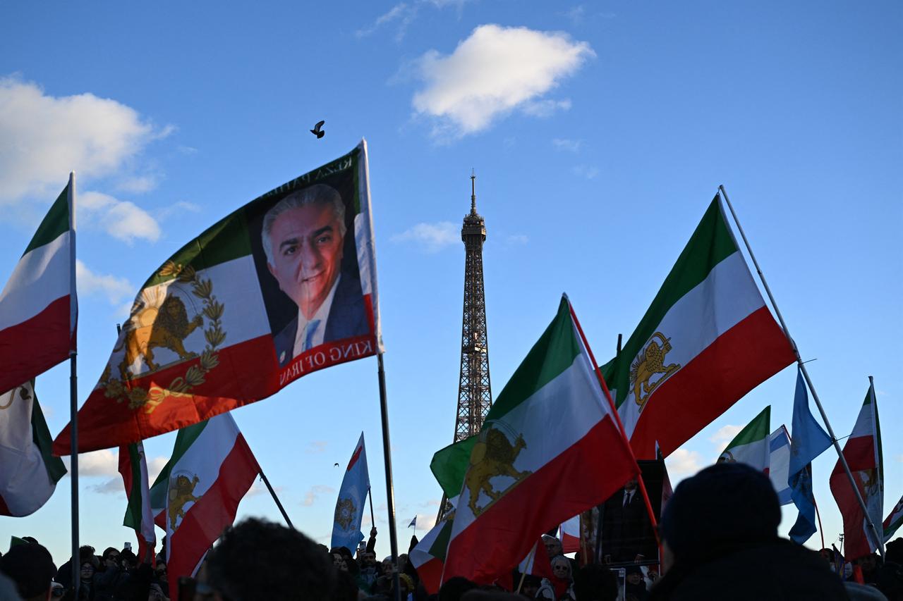 Protesters wave pre-1979 Islamic Revolution flags of Iran as they gather for a demonstration against the Iranian regime's crackdown on protests in central Paris, France on Jan. 4, 2026. (AFP Photo)