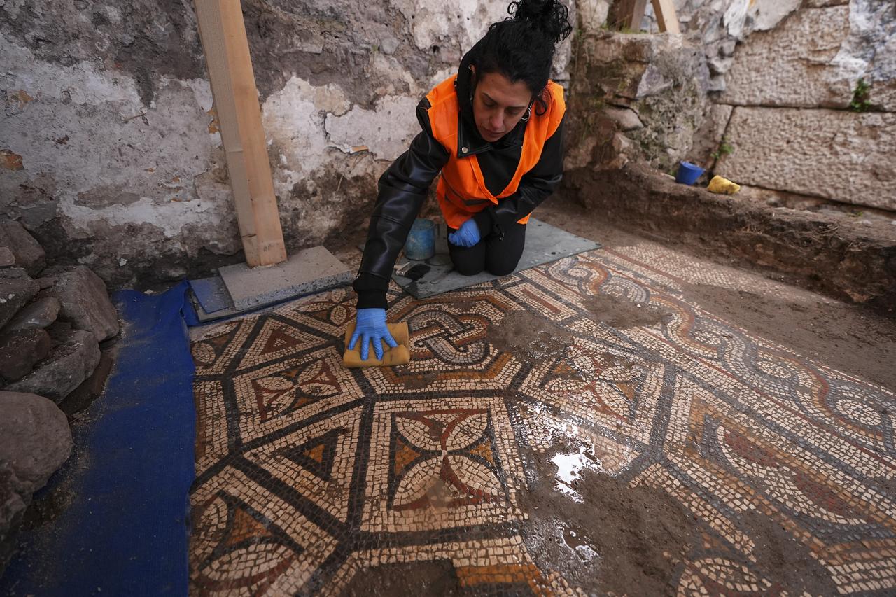 A general view of the mosaic room shows interconnected geometric panels and plant-based motifs uncovered during archaeological work at the Smyrna ancient city in Izmir, Türkiye, Jan. 5, 2026. (AA Photo) (AA Photo)