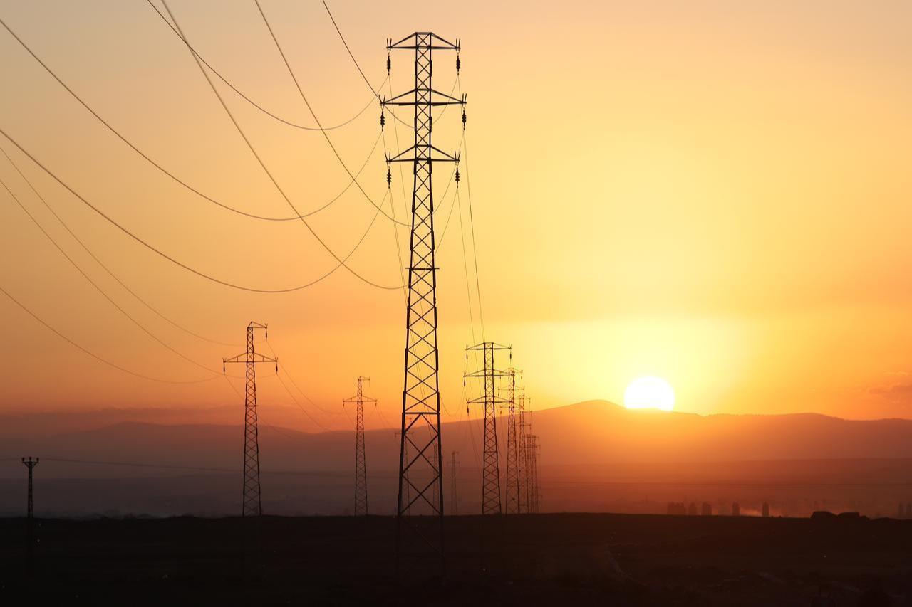 A view of high-voltage transmission lines in Türkiye. (Adobe Stock Photo)
