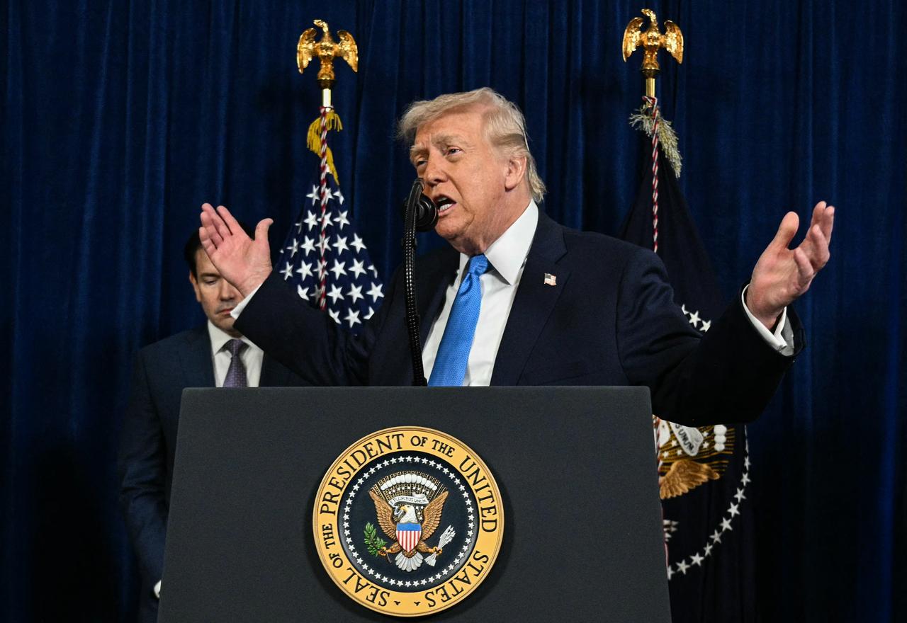 (L/R) US Secretary of State Marco Rubio looks on as US President Donald Trump speaks to the press following US military actions in Venezuela, in Palm Beach, Florida, Jan. 3, 2026. (AFP Photo)