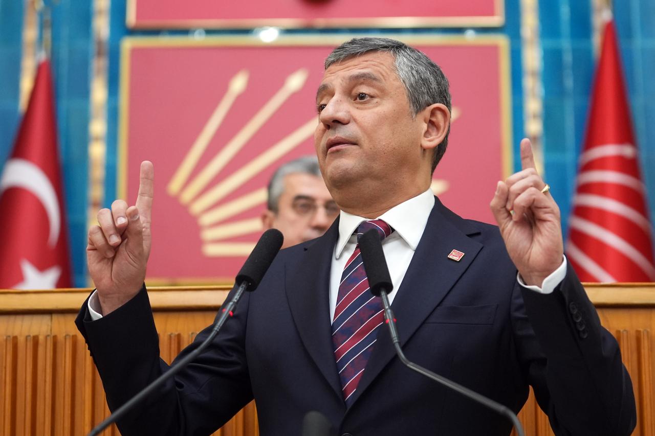 CHP leader Ozel condemns AI image targeting Erdogan after Maduro capture
