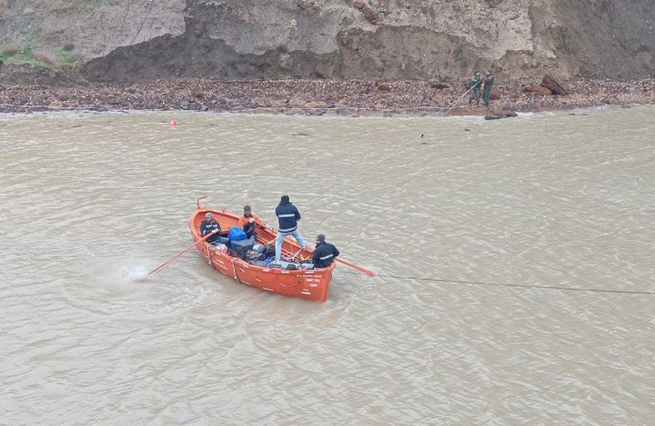 Turkish-owned cargo vessel ran aground in the Black Sea after drifting south of the Kerch Strait and taking on water on Jan. 6, 2026. (Photo via X/denizcilikgm)
