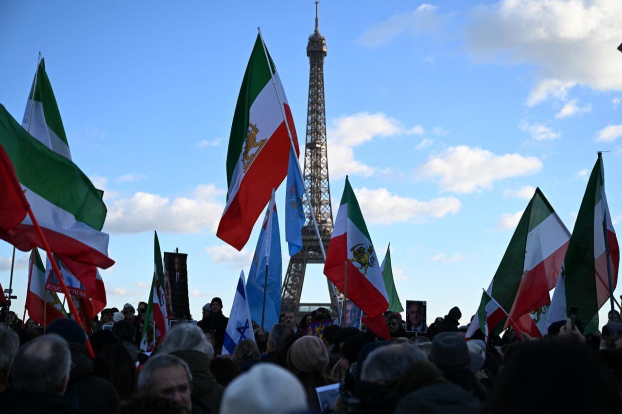 Why is monarchy gaining traction over democracy for post-Islamic Republic Iran?