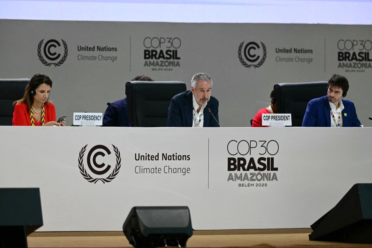 COP30 President Andre Correa do Lago (C) speaks during a plenary session of the COP30 UN Climate Change Conference in Belem, Para state, Brazil on Nov. 21, 2025. (AFP Photo)