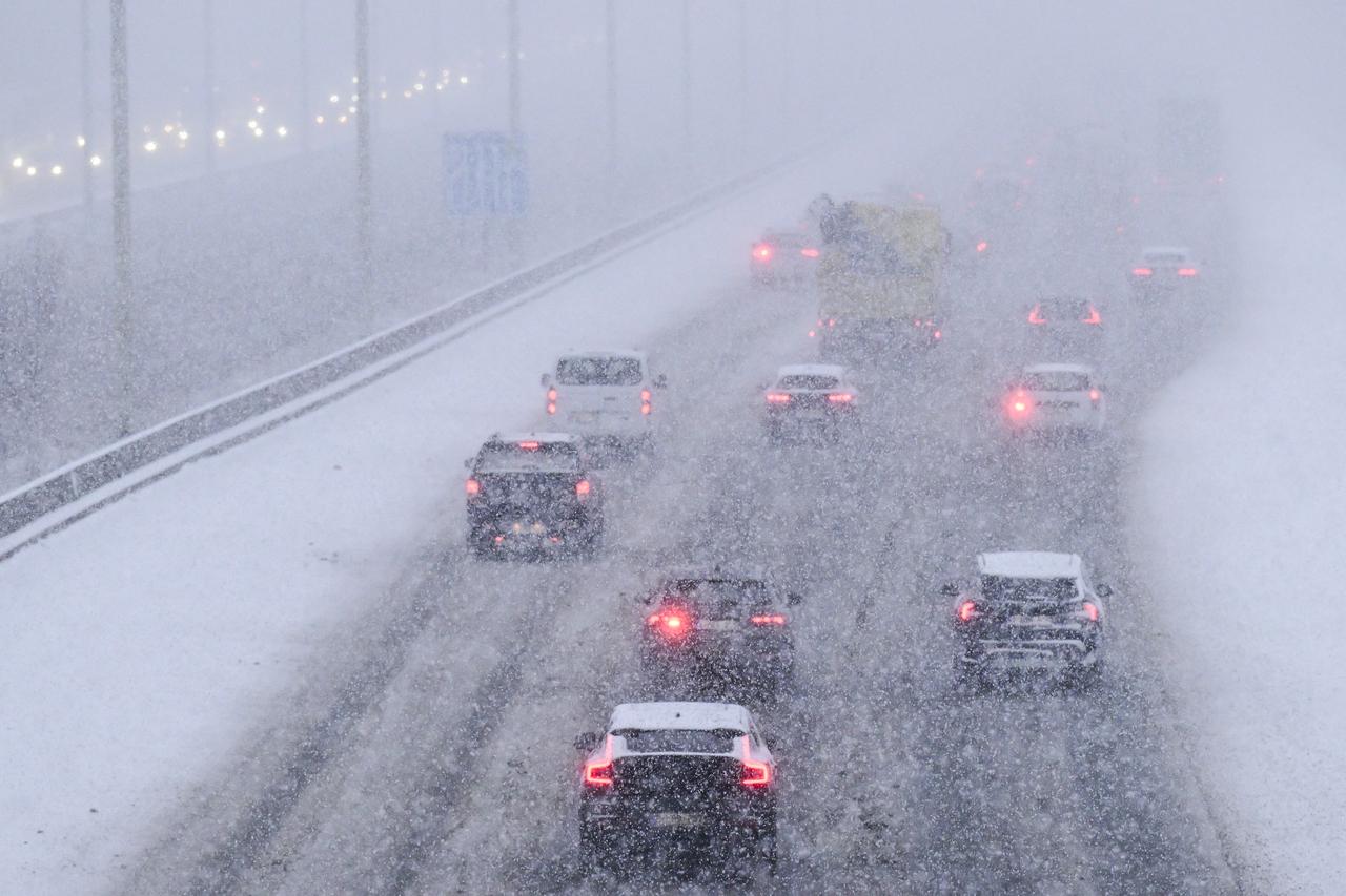 This photograph shows vehicles on a snow-covered road as the morning traffic is hit by heavy snowfall on the E19 highway, Kontich, Belgium, January 7, 2026. (AFP Photo)