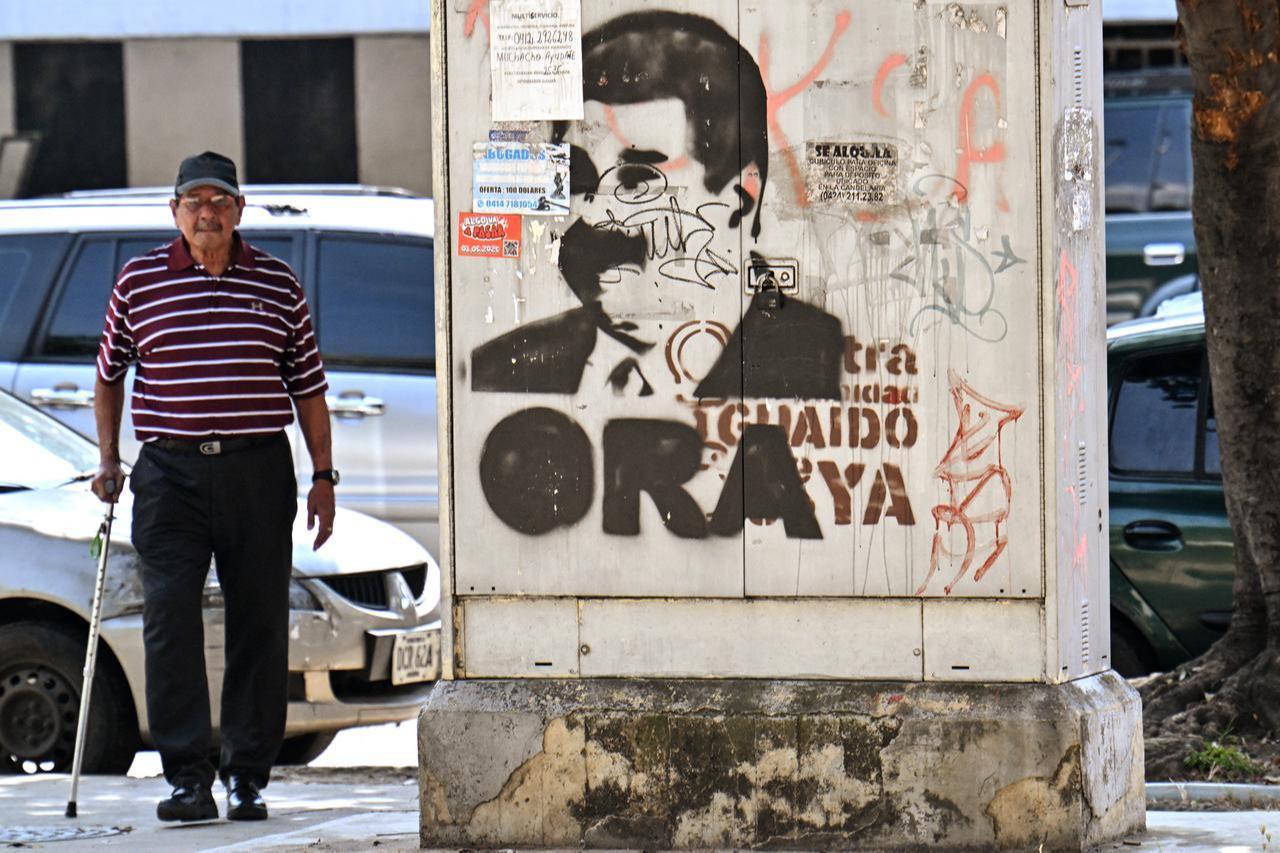 A man walks next to a graffiti of ousted Venezuelas President Nicolas Maduro in Caracas on Jan. 6, 2026. (AFP Photo)