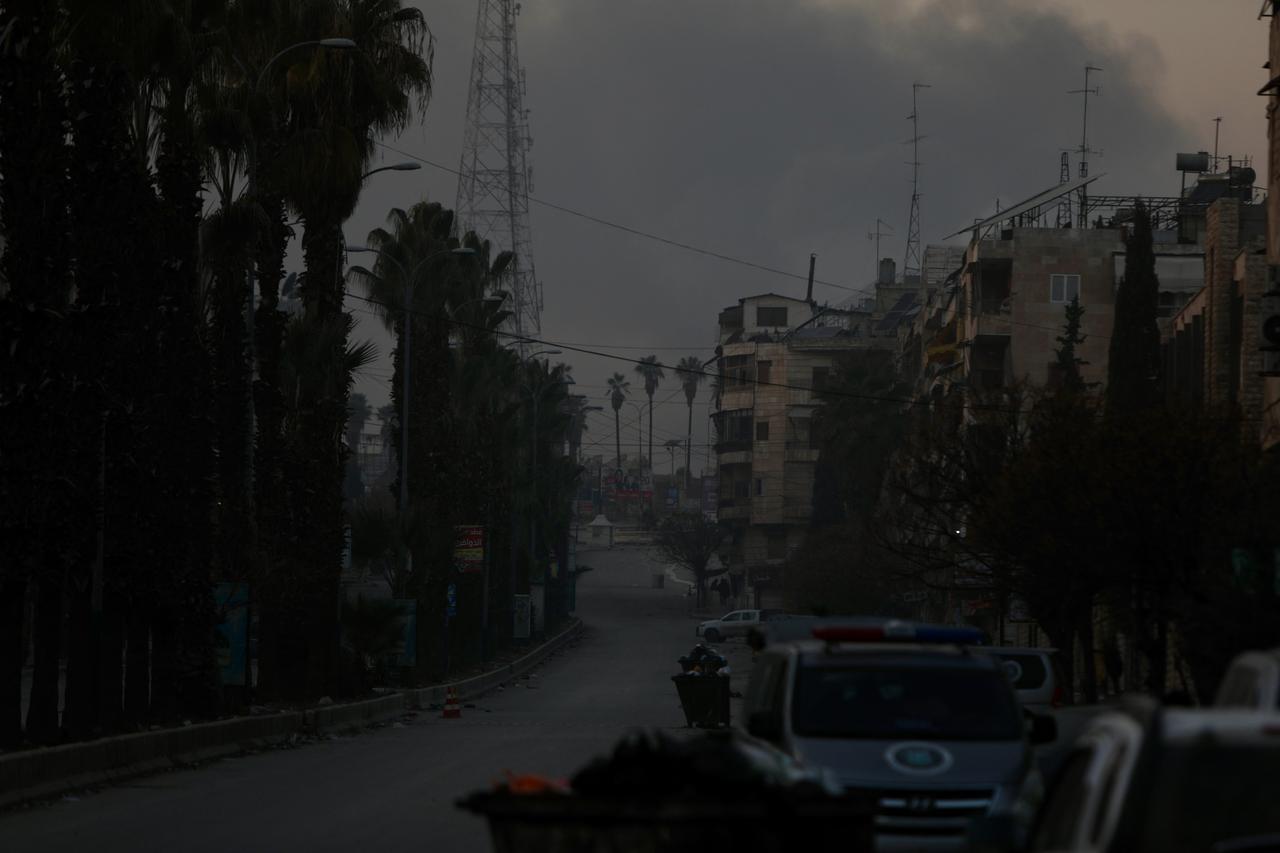 Smoke billowing during clashes between Syrian forces and SDF terror organization in Aleppo's Sheikh Maqsud and Ashrafieh neighbourhoods on Jan. 7, 2026. (AFP Photo)