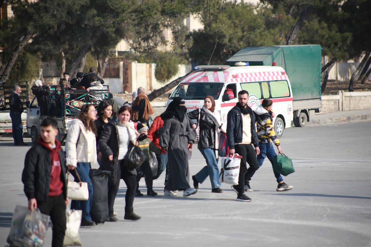 Civil defense teams affiliated with Syria's Ministry of Emergency and Disaster Management evacuate families trapped in their homes in various neighborhoods to shelter centers in Aleppo, Syria on January 7, 2026. (AA Photo)