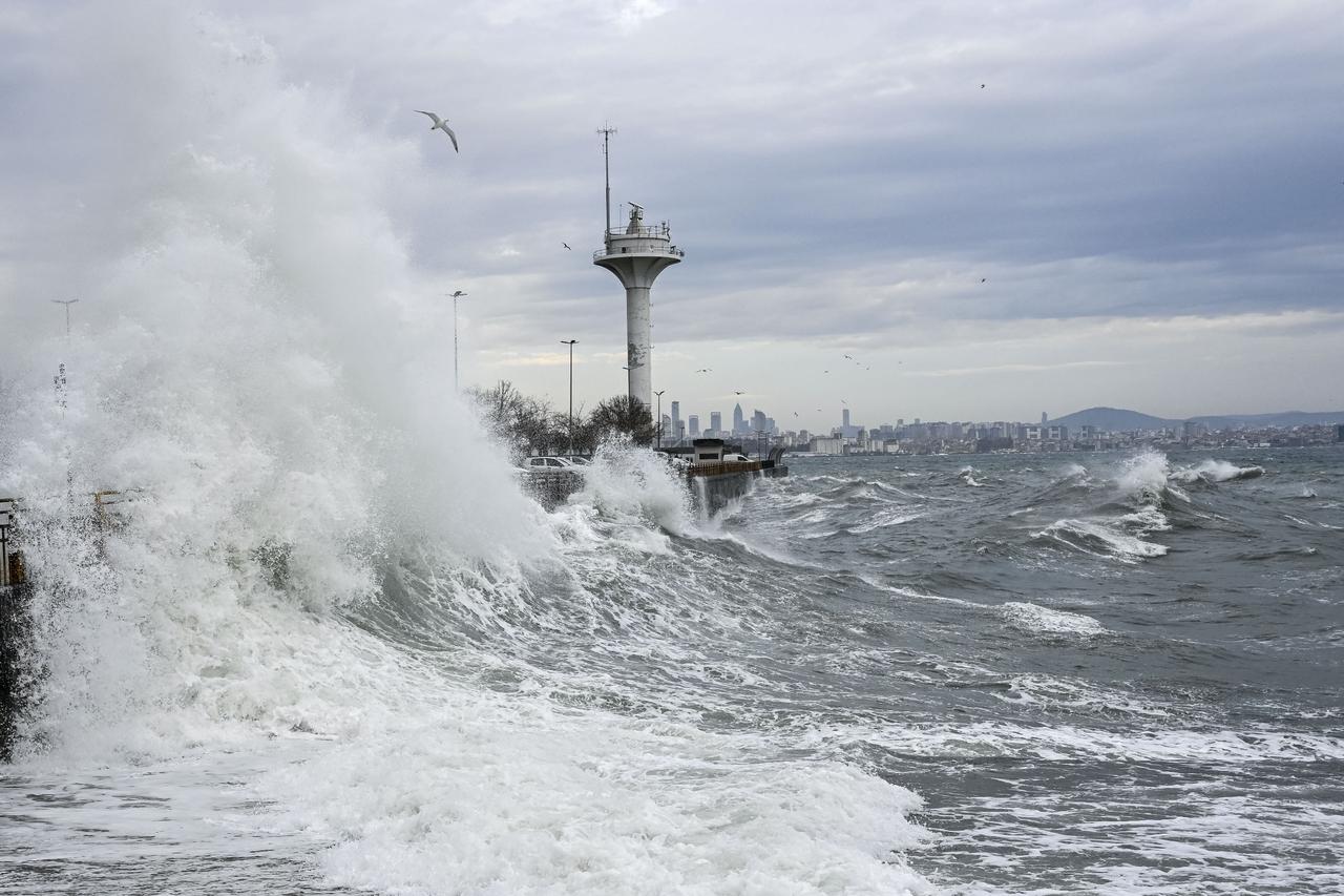 Authorities warn of stormy weekend in Istanbul ahead of heavy snowfall