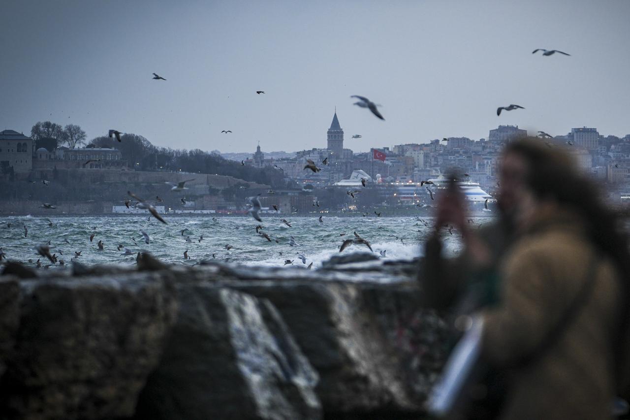Strong winds force ferry cancellations on Istanbul ferry routes