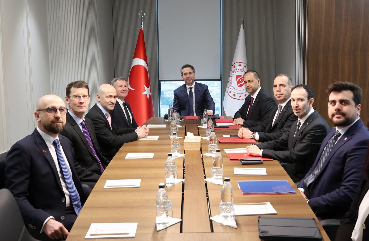 Türkiye’s Energy and Natural Resources Minister Alparslan Bayraktar (center) chairs a meeting with senior officials from Turkish Petroleum (TPAO) and ExxonMobil during a signing ceremony for an offshore energy cooperation deal in Istanbul, Türkiye, January 8, 2026. (AA Photo)