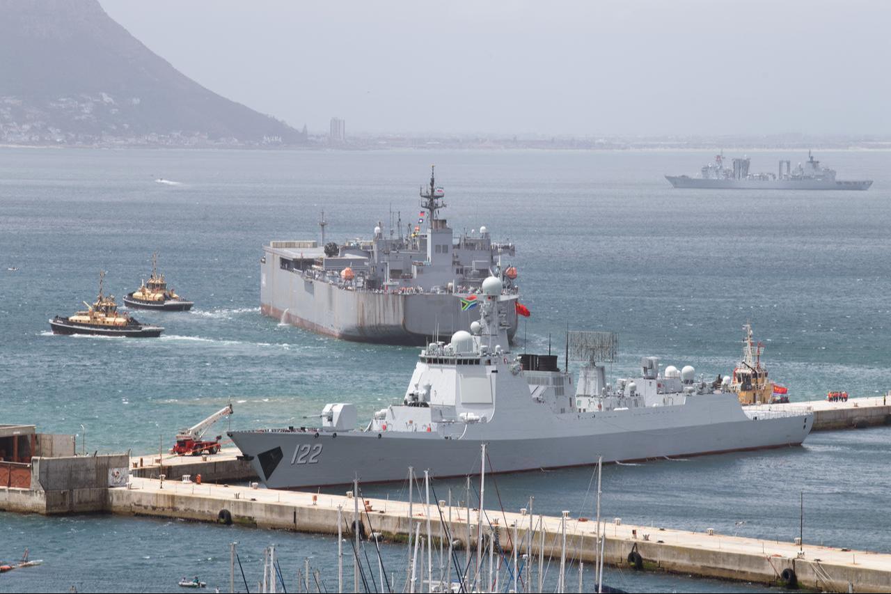 A general view of (L-R) the Chinese guided-missile destroyer Tangshan (Hull 122), the Iranian navy ship, the IRIS Makran 441, Chinese comprehensive supply ship Taihu (Hull 889) in the Simon's Town harbour, near Cape Town, Jan. 8, 2026. (AFP Photo)