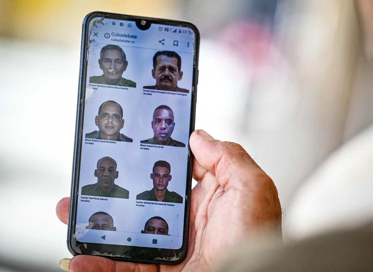 A person in Havana goes through the official website of the Cuban government on his mobile phone, where images of some of the 32 Cuban officers and soldiers killed during US military intervention in Venezuela are displayed, Jan. 6, 2026. (AFP Photo)