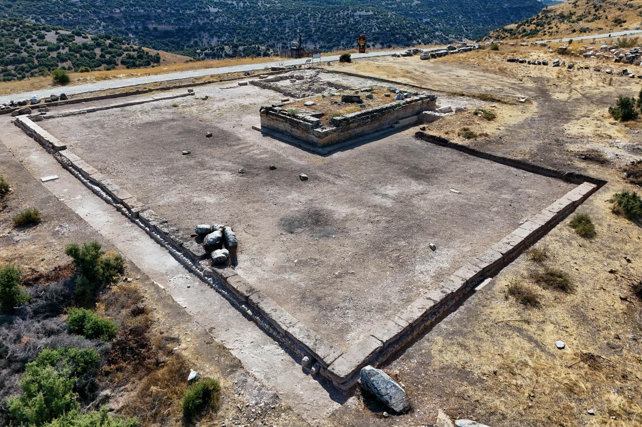 Archaeologists uncover 250-meter sacred wall at ancient Blaundos
