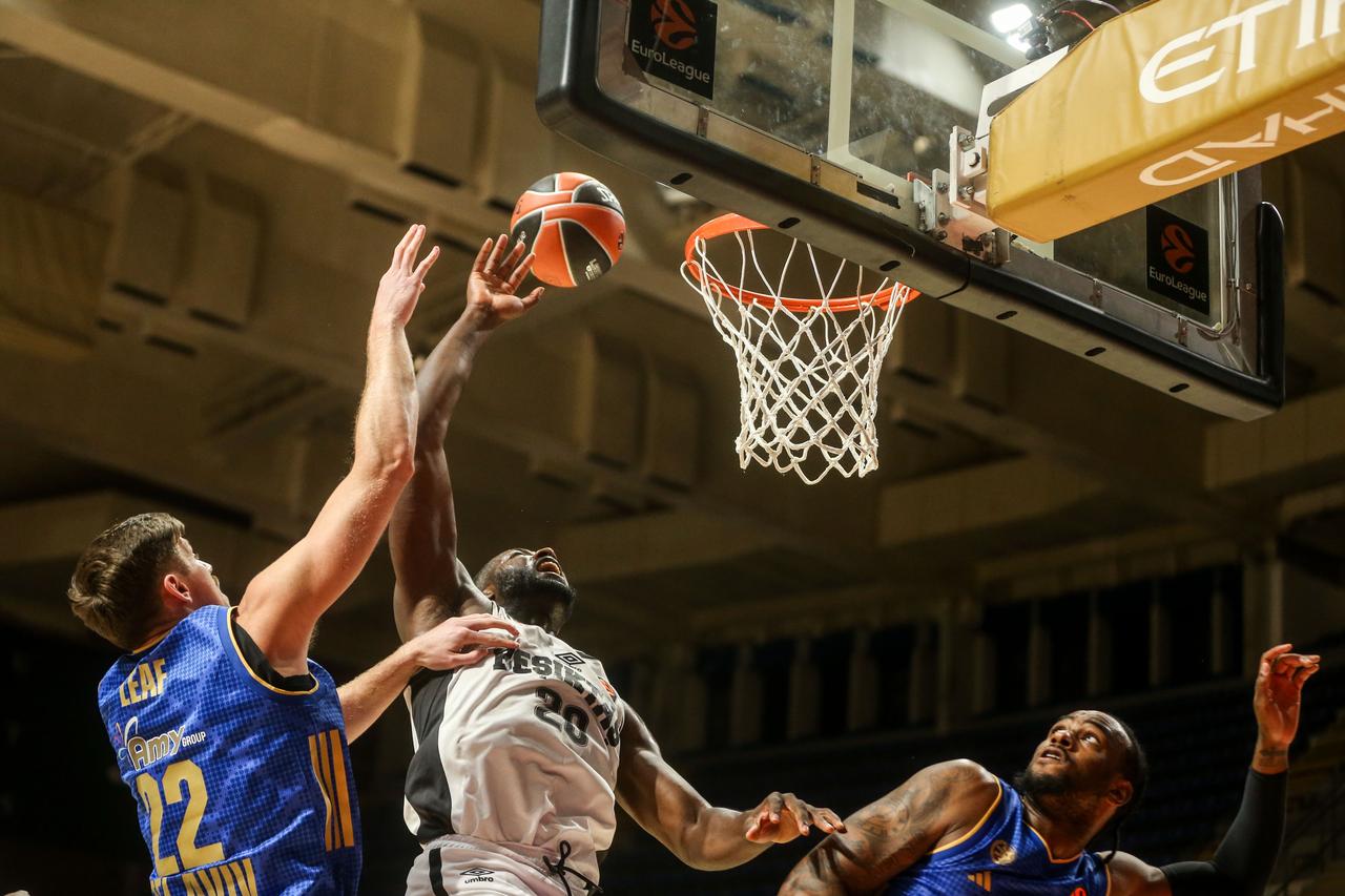 Eugene Omoruyi (20) of Besiktas in action against T.J. Leaf (22) of Maccabi Tel Aviv during the 2026/2027 EuroLeague Round 2 match between Maccabi Tel Aviv and Besiktas at Aleksandar Nikolic Hall in Belgrade, Serbia, on September 30, 2026. (AA Photo)
