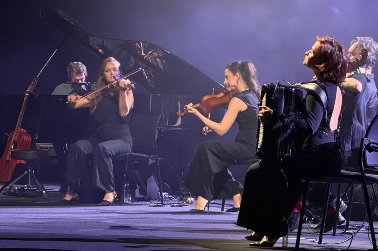 Evgeny Grinko brings minimalist sound to Bursa, performs Asik Veysel classic