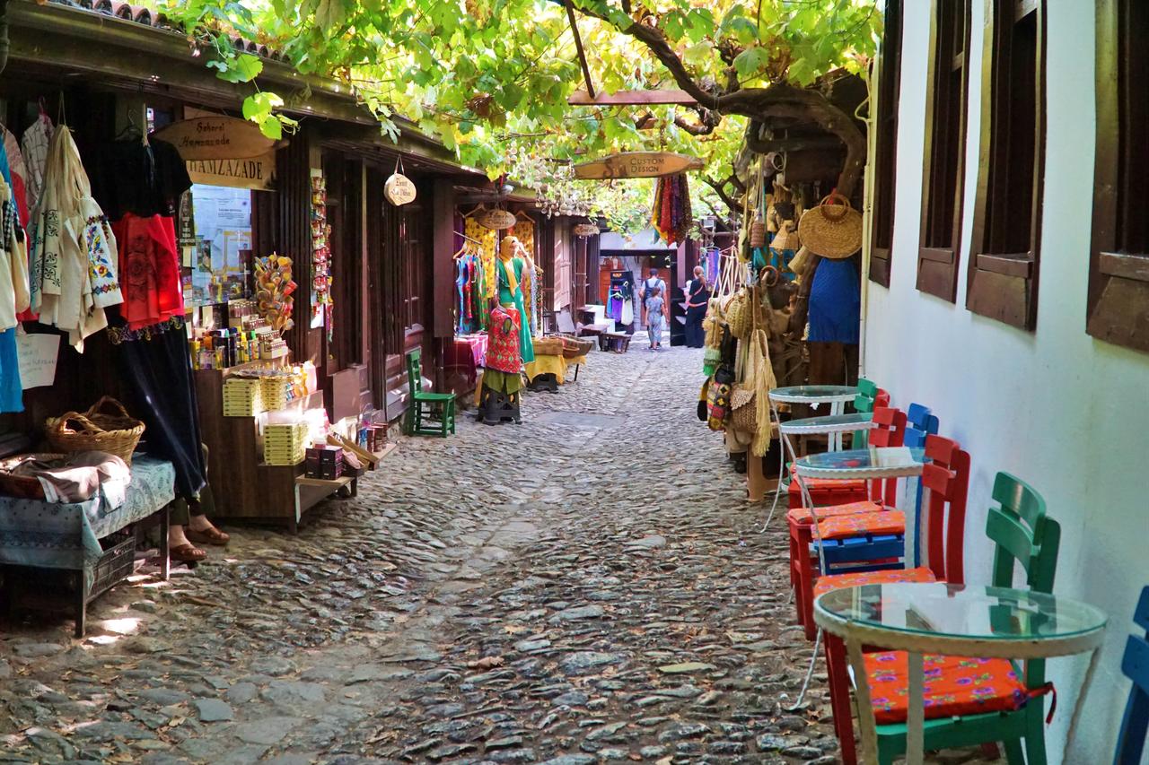 Visitors walk through a cobblestone lane lined with small shops and traditional buildings in Safranbolu’s historic district. (Adobe Stock Photo)